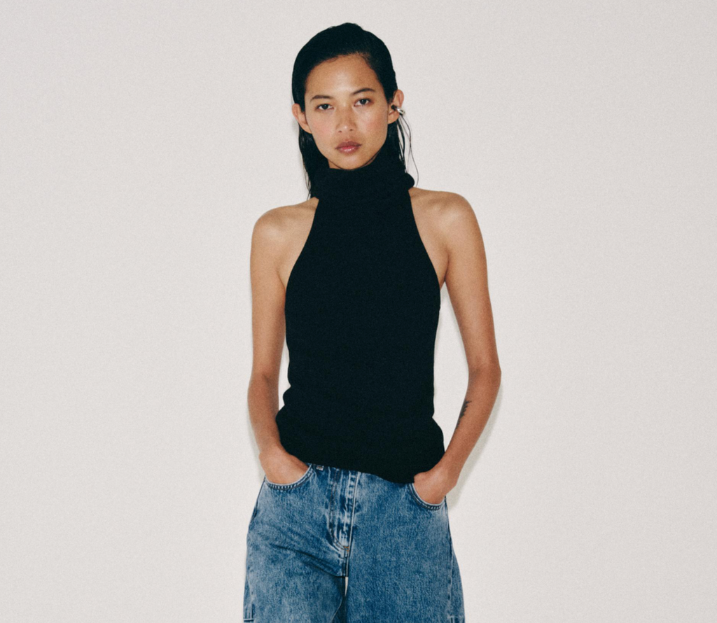 TOP CUELLO ALTO NEGRO